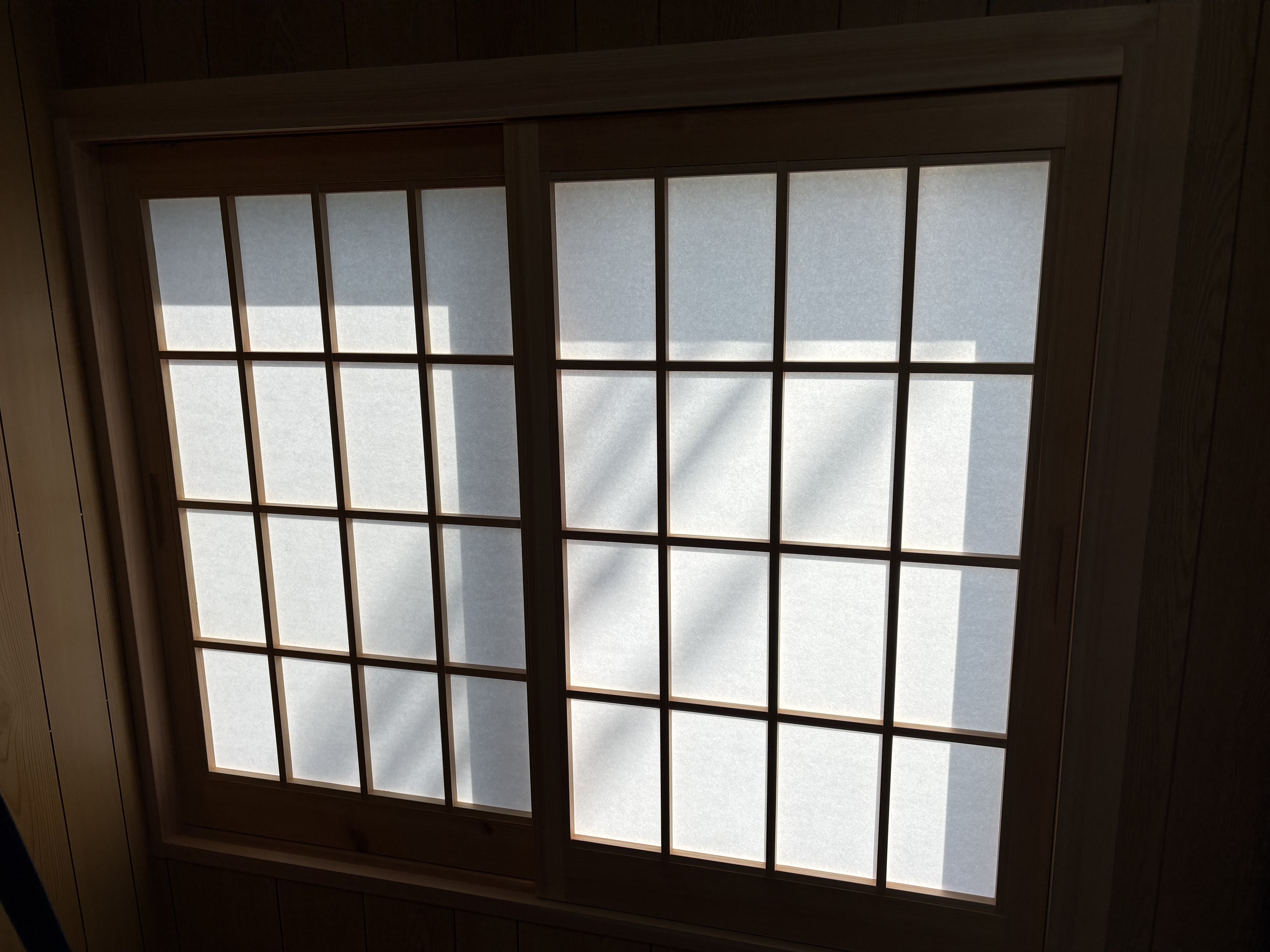 伝統技術を現代に活かす、洗練された組子の建具