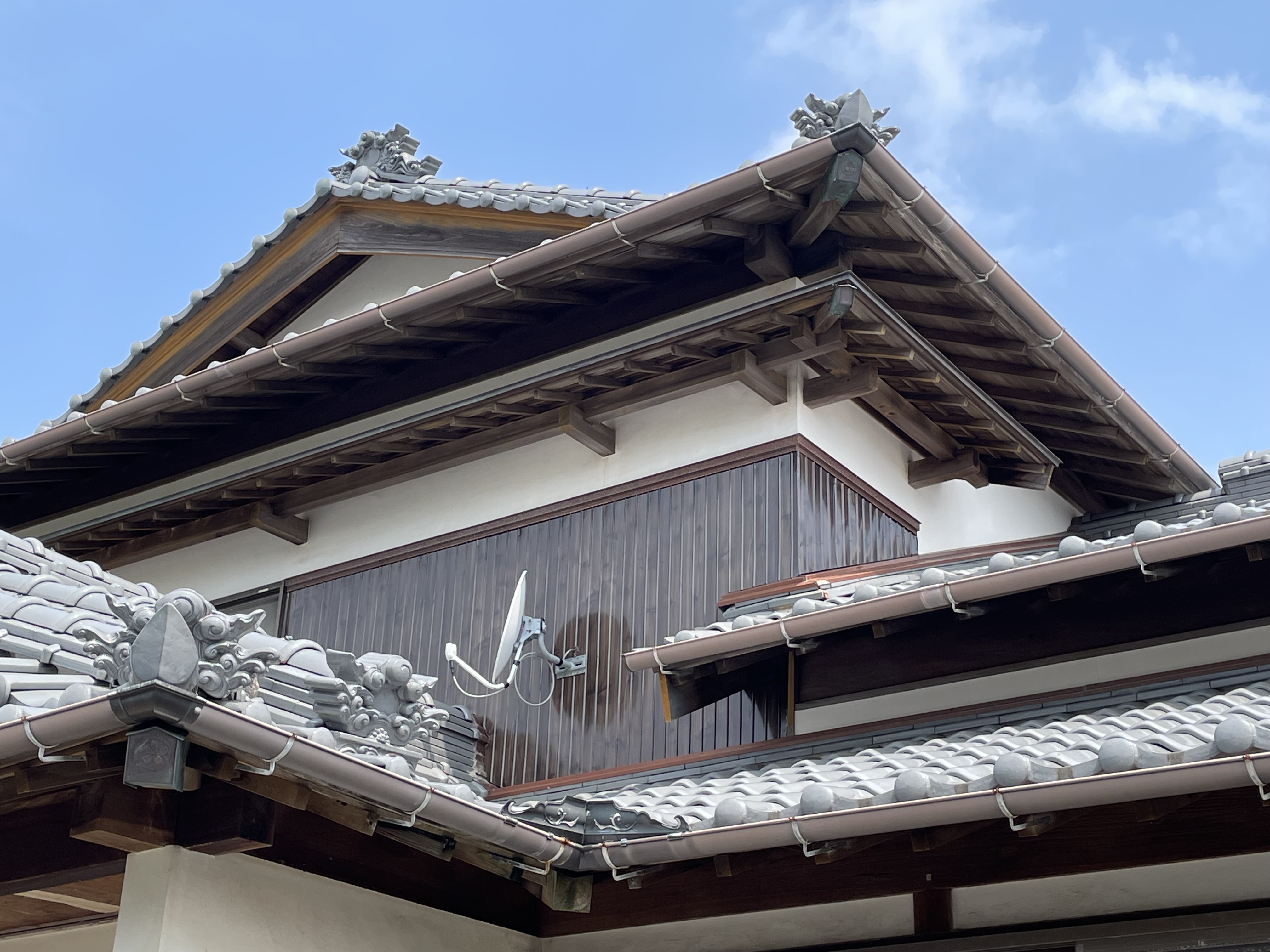 伝統技術を活かした瓦屋根の魅力